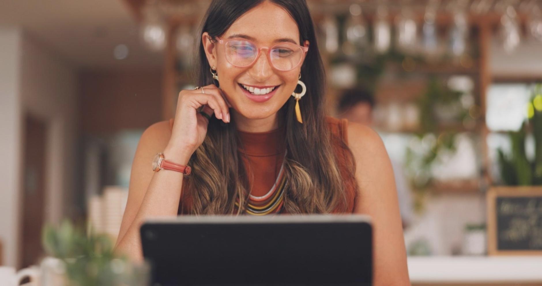 Уютное рабочее пространство офиса Zentos Prime с открытой планировкой